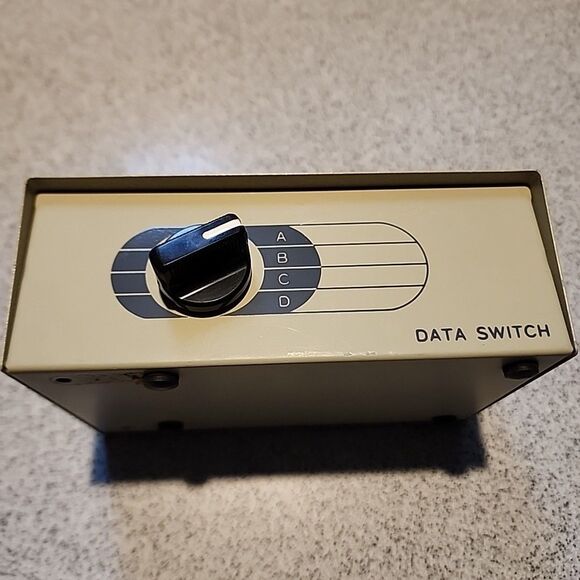 Data Switch - Four Way - Picture 1 of 6
